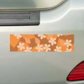 オレンジ花。 レトロの花パターン バンパーステッカー (車上)