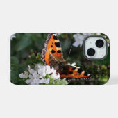 オレンジ蝶と白い花 iPhone 15ケース (裏面横)
