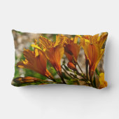 オレンジ野生の春の花 ランバークッション (裏面)