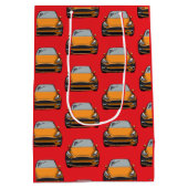 オレンジ電気自動車SUV車の赤い背景 ミディアムペーパーバッグ (裏面)