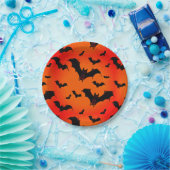 オレンジ飛んでいる色の背景の漫画こうもり ペーパープレート (パーティー)