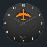 オレンジ飛行機 ラージ壁時計<br><div class="desc">カッコいい、お洒落オレンジ色の大型の飛行機、黒と濃い灰色のテクスチャの背景のエアライナー。航空機素晴らしを愛する商用の航空会社パイロットや子供のためのギフト！名前または文字を追加してカスタマイズするこのアイテムで使用されているイメージはライセンスを受け、©グラフィックスFactory.com</div>