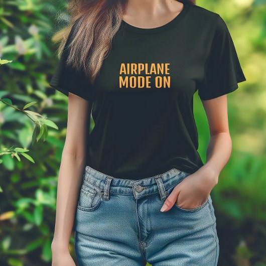 オレンジ黒の航空機モードの面白いハイキングシャツ Tシャツ