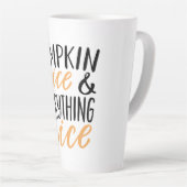 オレンジ&ブラックパンプキンスパイスサンクスギビング引用文 カフェラテマグ (右アングル)