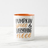 オレンジ&ブラックパンプキンスパイスサンクスギビング引用文 ツートーンマグカップ (中央)