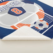 オレンジ、ホワイト、ブルーのシャーパにサッカーボール空白の シェルパブランケット (3/4)