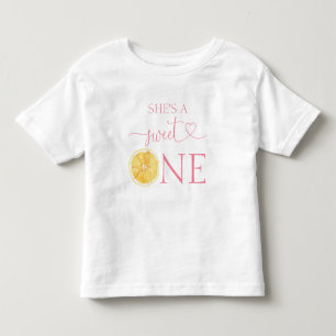 オレンジ 彼女はスイートなの 1歳の誕生日 トドラーTシャツ