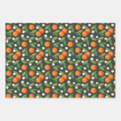 オレンジ、緑の離れ花と白の花模様 ラッピングペーパーシート (正面)