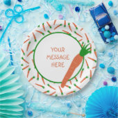 オレンジ、緑、白のニンジンのパターン(の模様が)あるプリント ペーパープレート (パーティー)