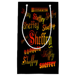 オレンジ、赤、黄色のSheffeyフォント スモールペーパーバッグ