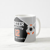 オレンジ、黒、白 ⚽ サッカー コーヒーマグカップ (正面右)