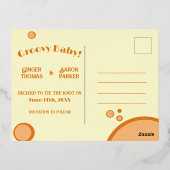 オレンジGroovyレトロ結婚式の日付を保存 箔招待状ポストカード (裏面)