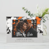 オレンモダンジフローラ結婚の写真は日付を保存する 招待状 (スタンド正面)