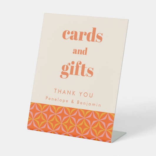 オレンモダンジレトロタイポグラフィウェディングカードギフト 台座サイン (正面)