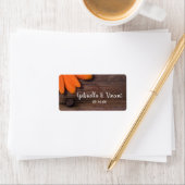 オレン素朴ジデイジーとバーンウッドカントリーウェディング ラベル (インサイチュ)