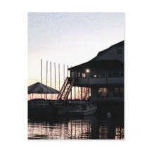 オンタリオ州キングストンの湖のウォーターフロントでトワイライト