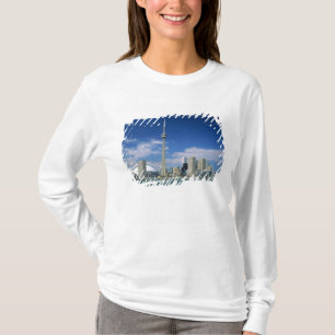 オンタリオ州トロントのCNタワーとスカイドーム Tシャツ