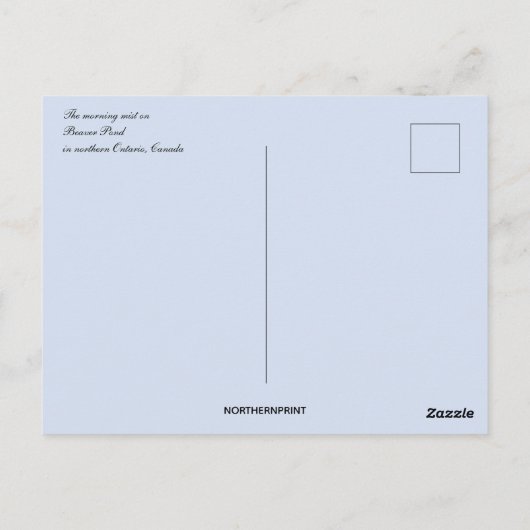 オンタリオ州北部のビーバー池の朝の霧 ポストカード (裏面)