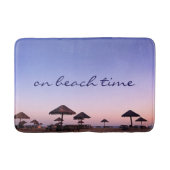 オンビーチタイムパープルカリフォルニアサンセットフォト バスマット (正面)