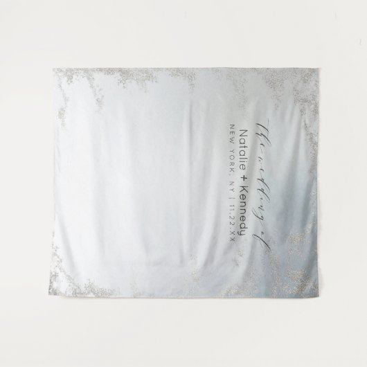 オンブレ ダスティーブルー フロステッド ラックス フォトブース バックドロップ タペストリー (正面(横))