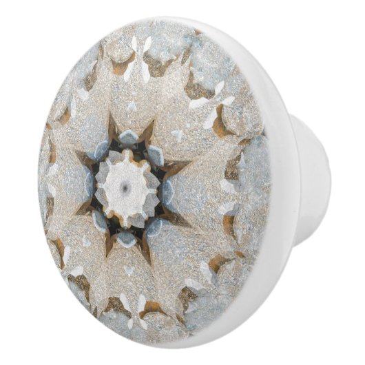 オーガニックで幾何学的な中立写実的な石造りの曼荼羅 セラミックノブ (右)