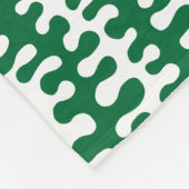 オーガニックストライプ – 森の緑 フリースブランケット (角)