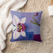 オーキッドウィスパーズ:白と紫のトーンのパステル クッション (ブランケット)