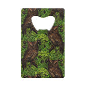 オークの木に生えた緑と茶色のフクロウ クレジットカード栓抜き (正面)