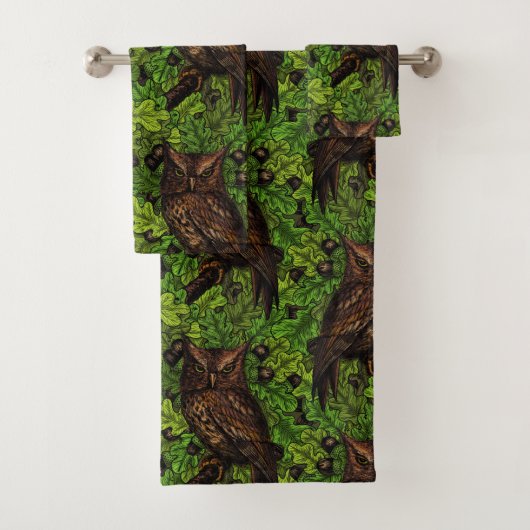 オークの木に生えた緑と茶色のフクロウ バスタオルセット (インサイチュ)