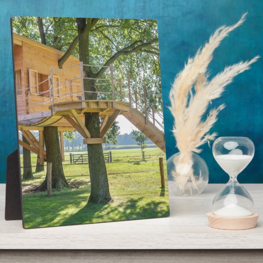 オークの木に草を植えた木造の家 フォトプラーク (側面)