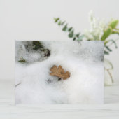 オークの葉が雪のホリデーカードに横たわる シーズンカード (スタンド正面)