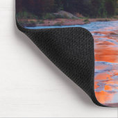 オーククリークアットサンセットに反射する伽藍ロック マウスパッド (コーナー)