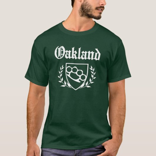 オークランドカリフォルニア-ブラスナックルの頂上 Tシャツ (正面)