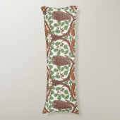 オーク材のウイスパー/フクロウとリス ボディピロー (正面縦)