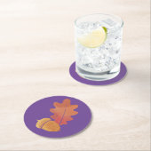 オーク葉デザインとアコーンイン紫とオレンジ ラウンドペーパーコースター (インサイチュ)