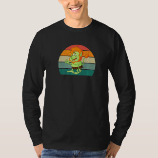 オーク要塞武器残酷ファンタジー生き物オークワ Tシャツ