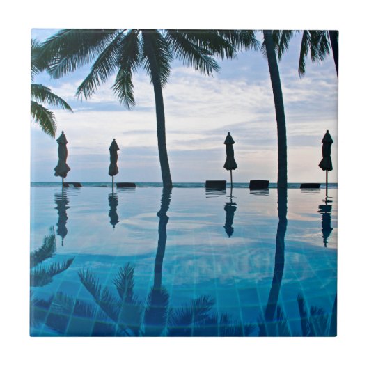 オーシャンサイドのプールの端 タイル (正面)