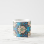 オーシャンブルーの背景が付いている東洋の開花パターン エスプレッソカップ (正面)