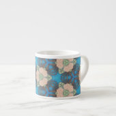 オーシャンブルーの背景が付いている東洋の開花パターン エスプレッソカップ (正面右)