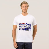 オーストラリアおもしろい素晴らし観光客国旗のタイポグラフィ Tシャツ (正面フル)