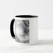 オーストラリアに接近する熱帯低気圧ニコラス マグカップ (正面左)