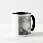 オーストラリアに接近する熱帯低気圧ニコラス マグカップ (正面右)