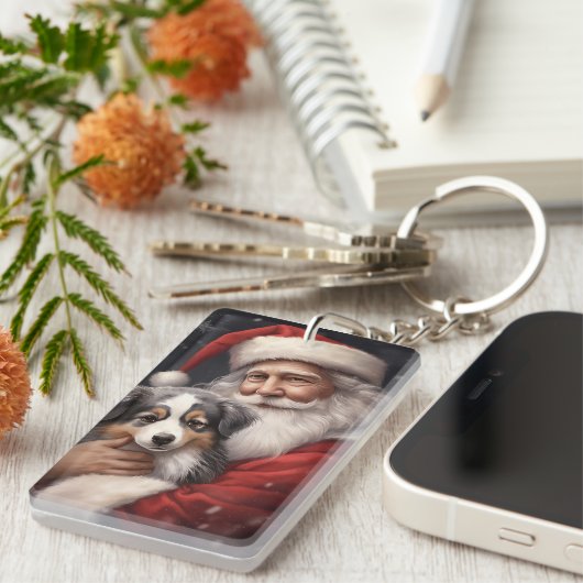 オーストラリアのシェパードとサンタクロースのクリスマス キーホルダー (正面右)