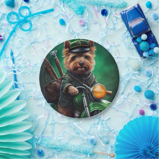 オーストラリアのテリア車でバイクを運転する聖パトリックの日 ペーパープレート (パーティー)