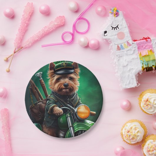 オーストラリアのテリア車でバイクを運転する聖パトリックの日 ペーパープレート (パーティー)