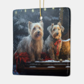オーストラリアのテリア雪そりのクリスマスデコール セラミックオーナメント (左)