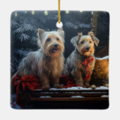 オーストラリアのテリア雪そりのクリスマスデコール セラミックオーナメント (裏面)