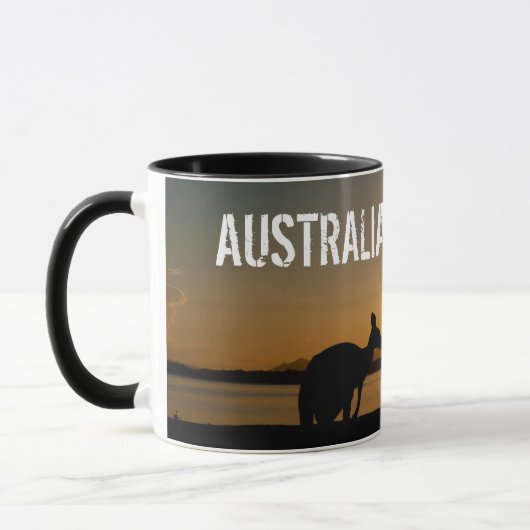 オーストラリアの日没のブラックカンガルー マグカップ (左)