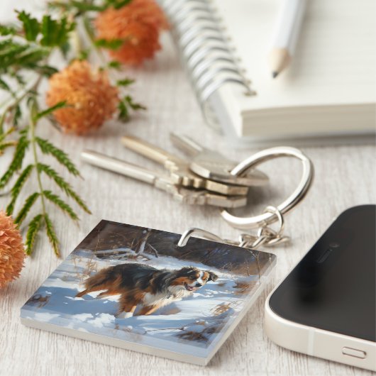 オーストラリアの羊飼いが雪のクリスマスを過ごす キーホルダー (正面右)