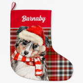 オーストラリアの羊飼いと犬の名前の赤い格子 ラージクリスマスストッキング (正面)